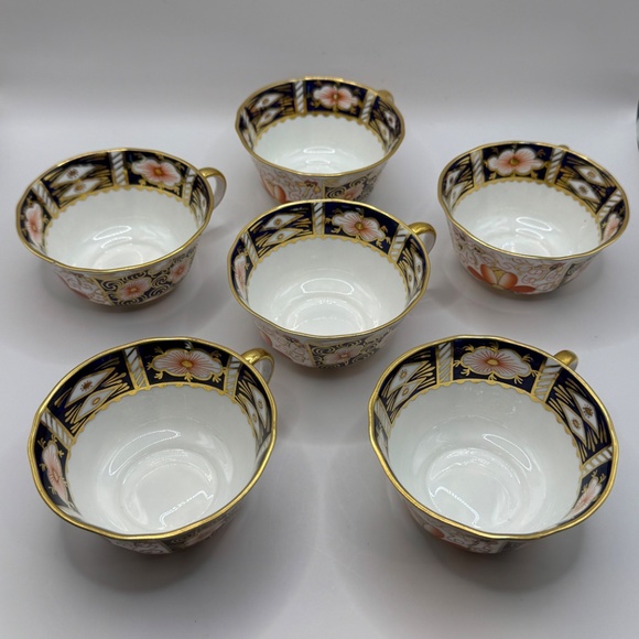 Royal Crown Derby Imari 2451 tea setting. 6x3 piece Sefton teacup & dessert set. - Picture 6 of 11